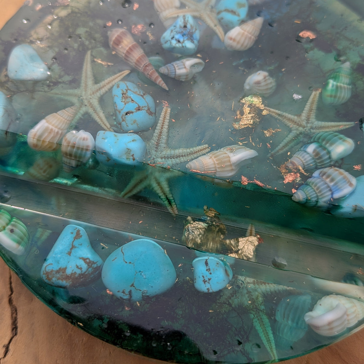 Ocean blue resin phone stand – EL-CreationS