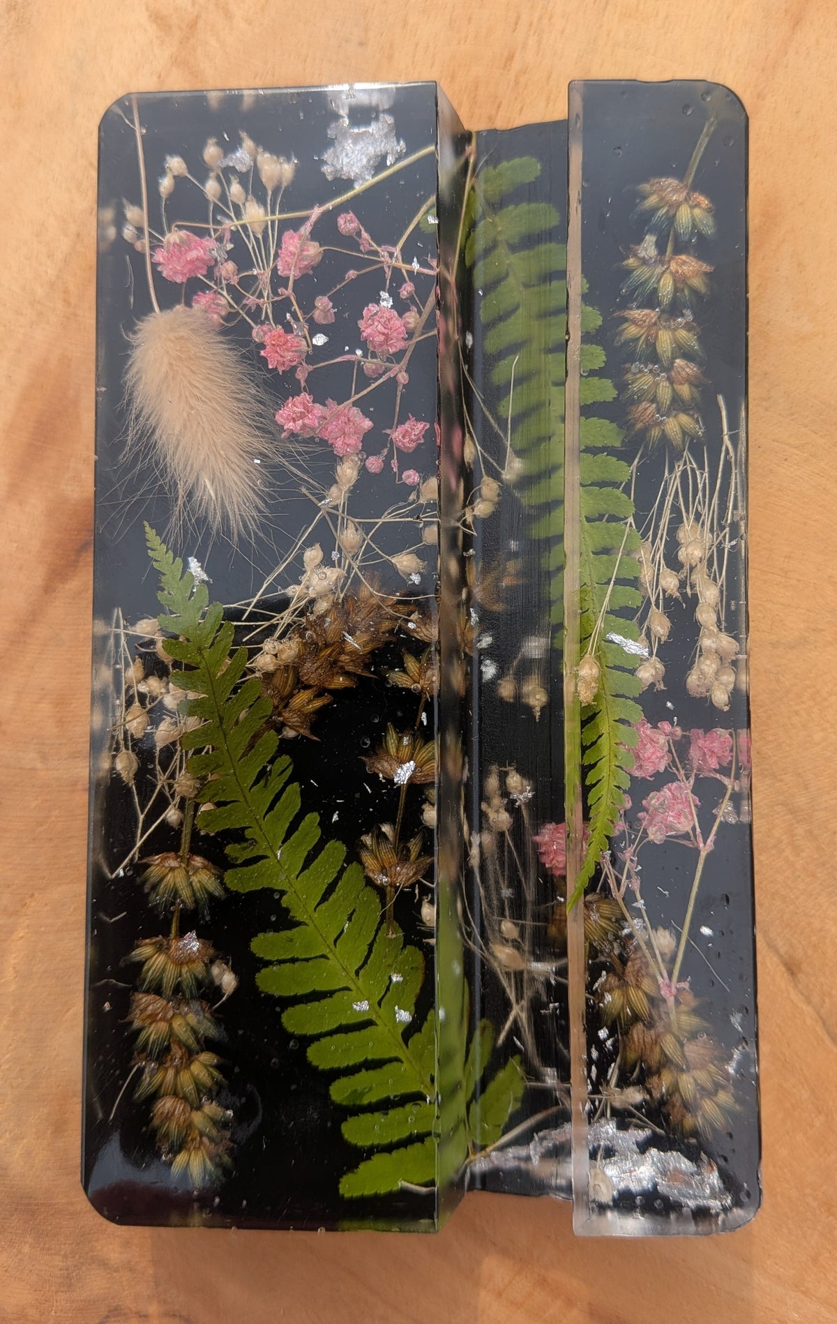 Resin phone stand with preserved fern leaves– EL-CreationS