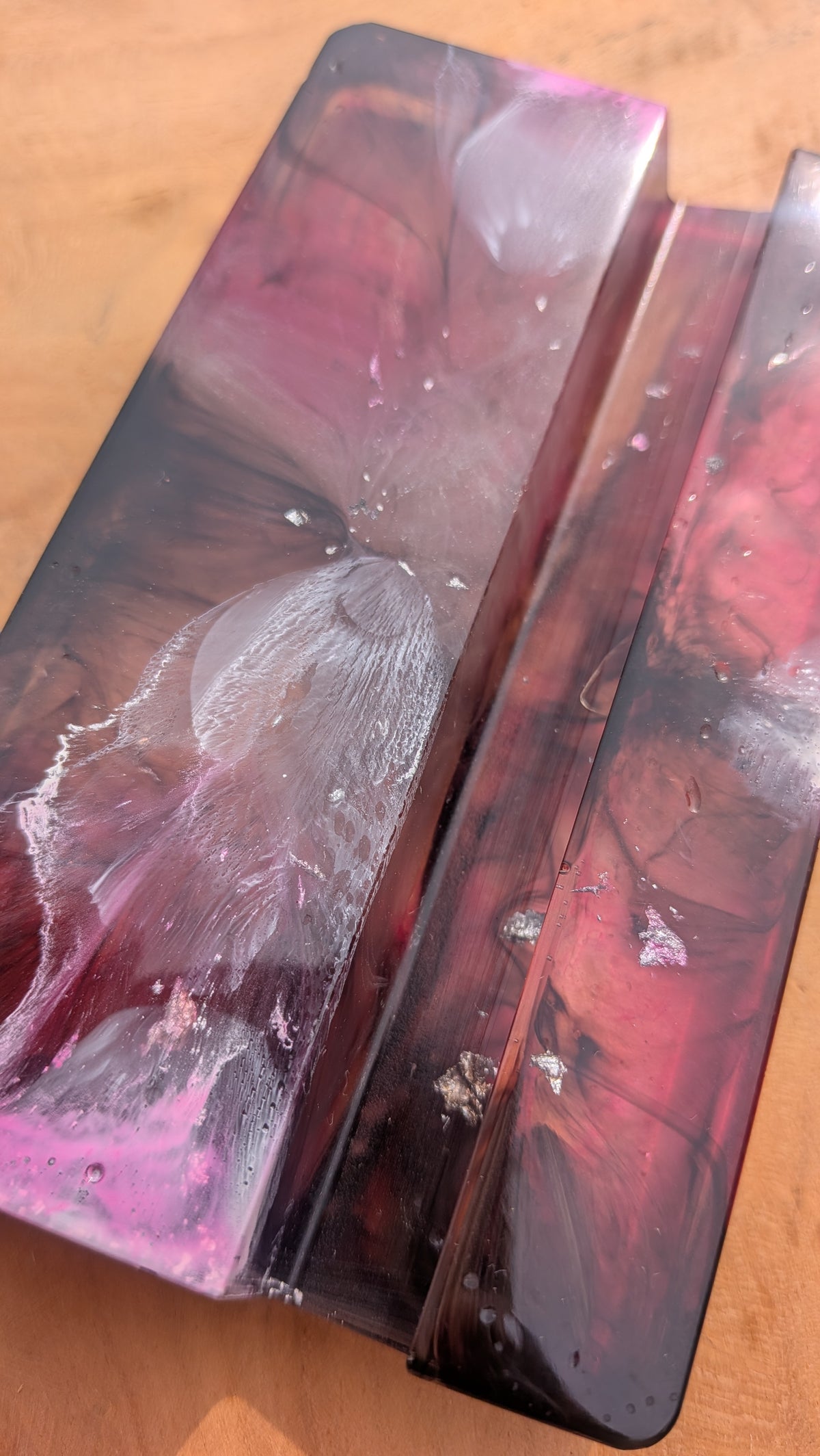 Angled view of black purple pink marble resin phone stand – dark gothic handmade desk accessory – EL-CreationS
