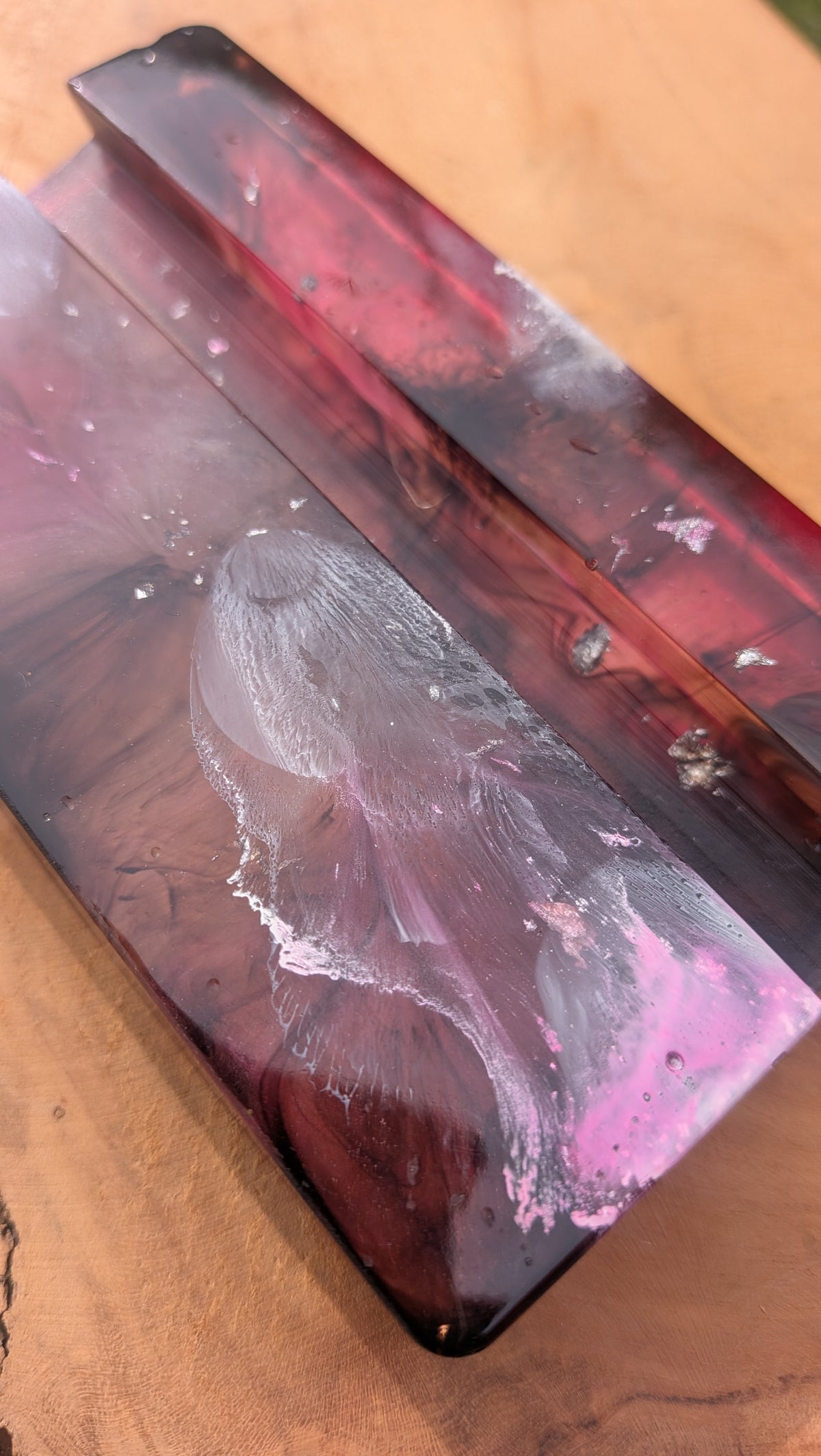 Top view of black purple pink resin phone stand – unique handmade dark aesthetic desk decor – EL-CreationS