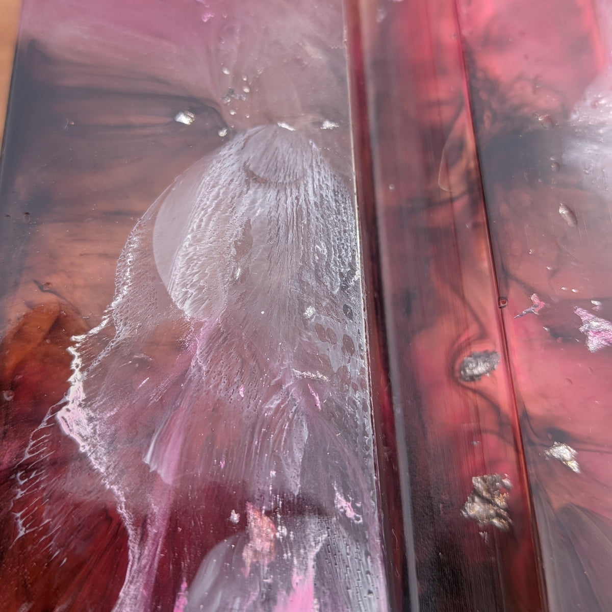 Phone in black purple pink resin stand – galaxy marble dark aesthetic desk accessory – EL-CreationS