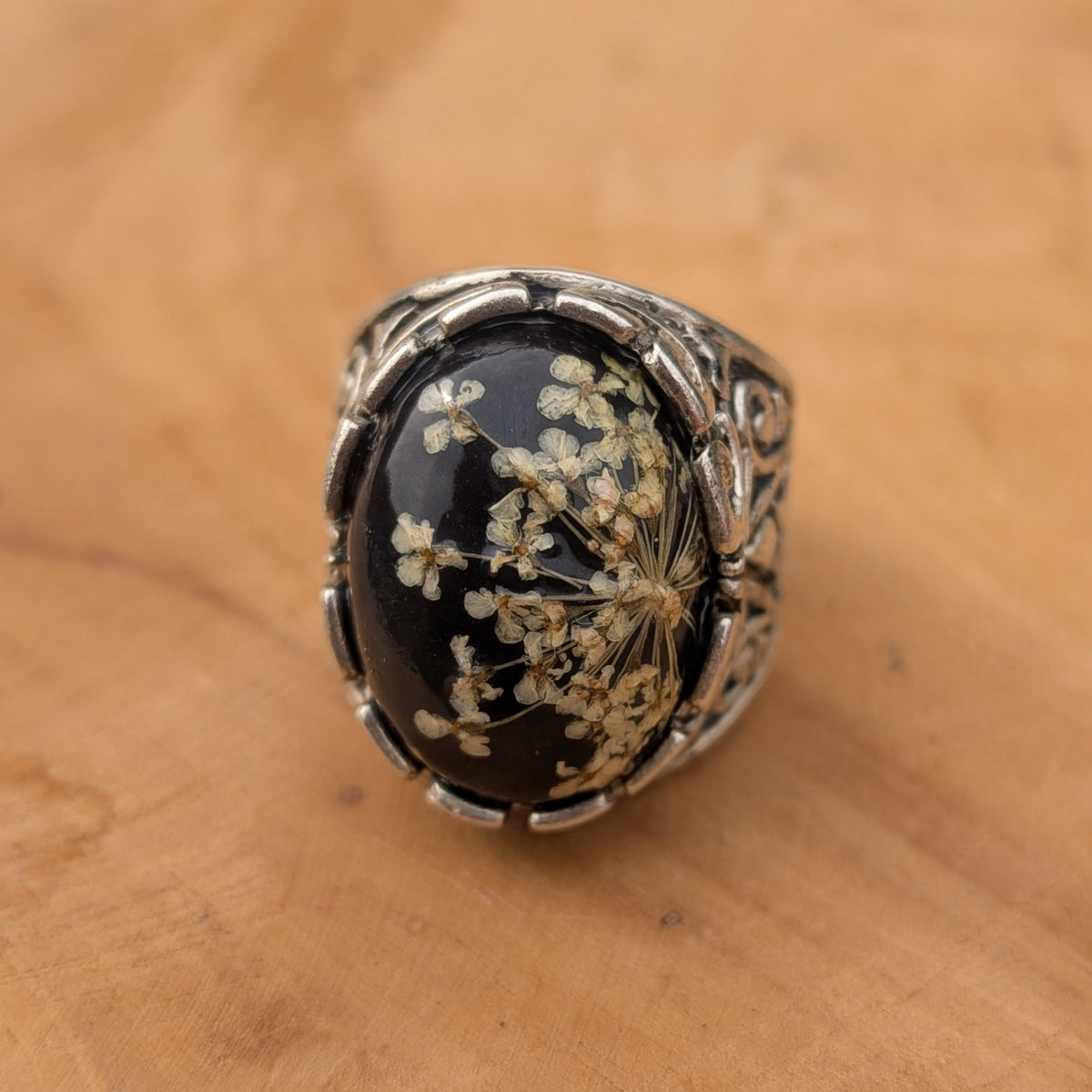 Black resin Queen Anne's Lace statement ring with filigree band worn on hand front view – EL-Creations