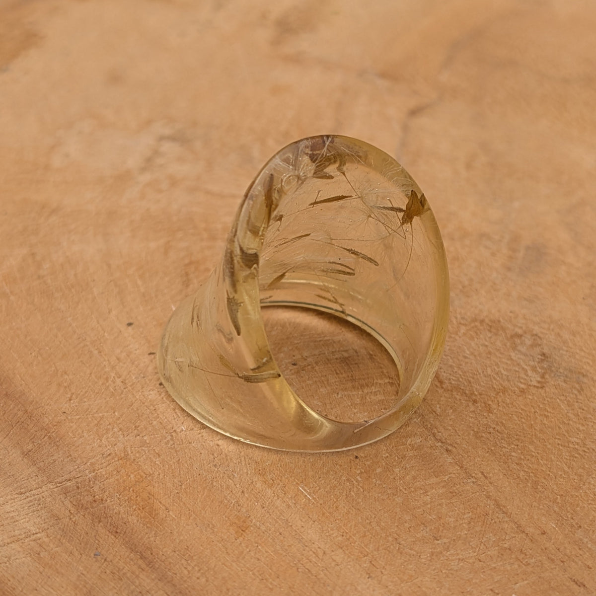Botanical resin ring with preserved dandelion seeds – EL-Creations