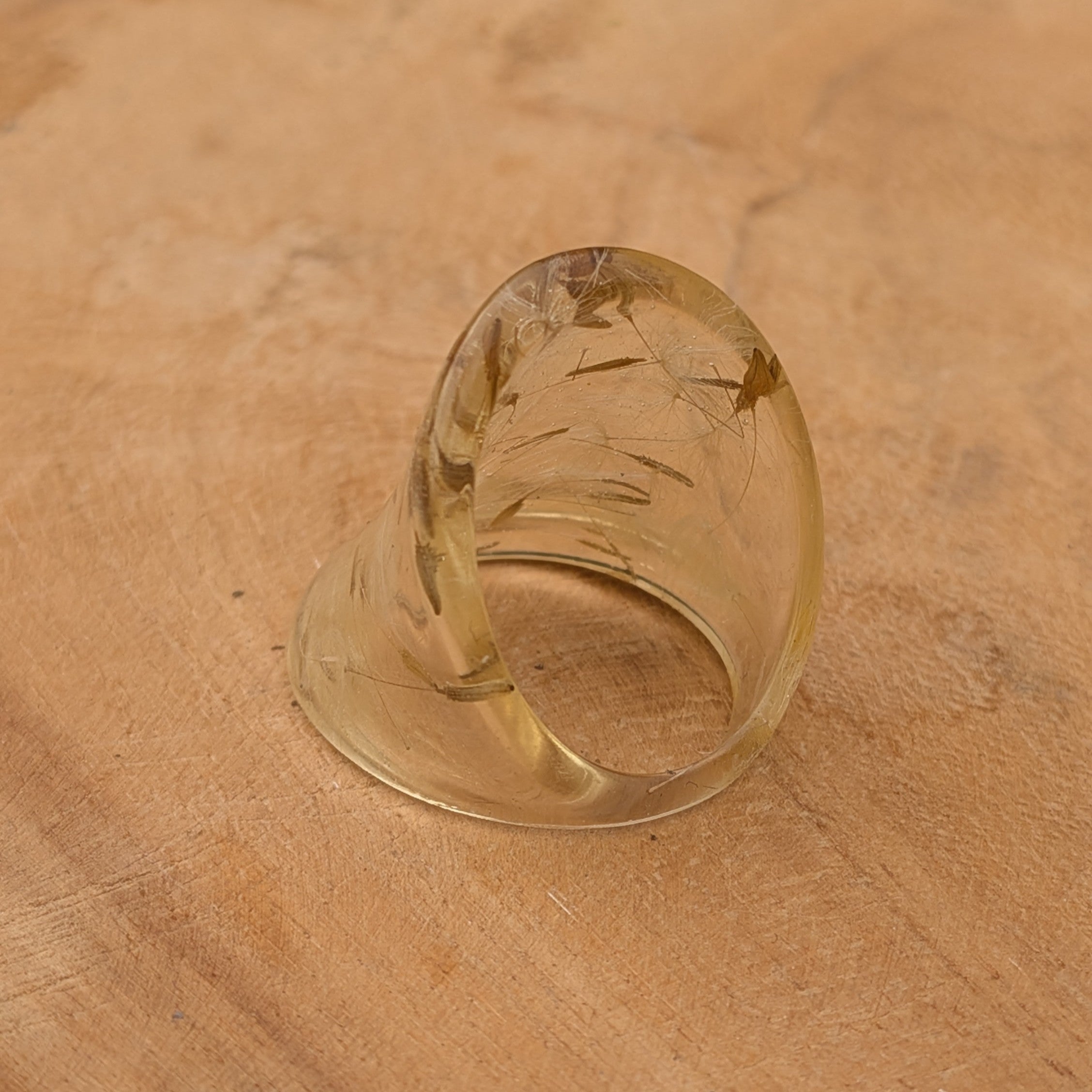 Botanical resin ring with preserved dandelion seeds – EL-Creations