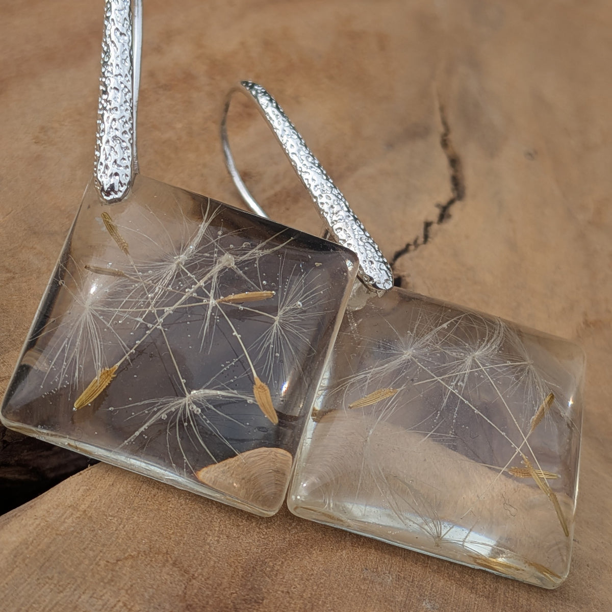 Nature inspired dandelion resin earrings – EL-Creations
