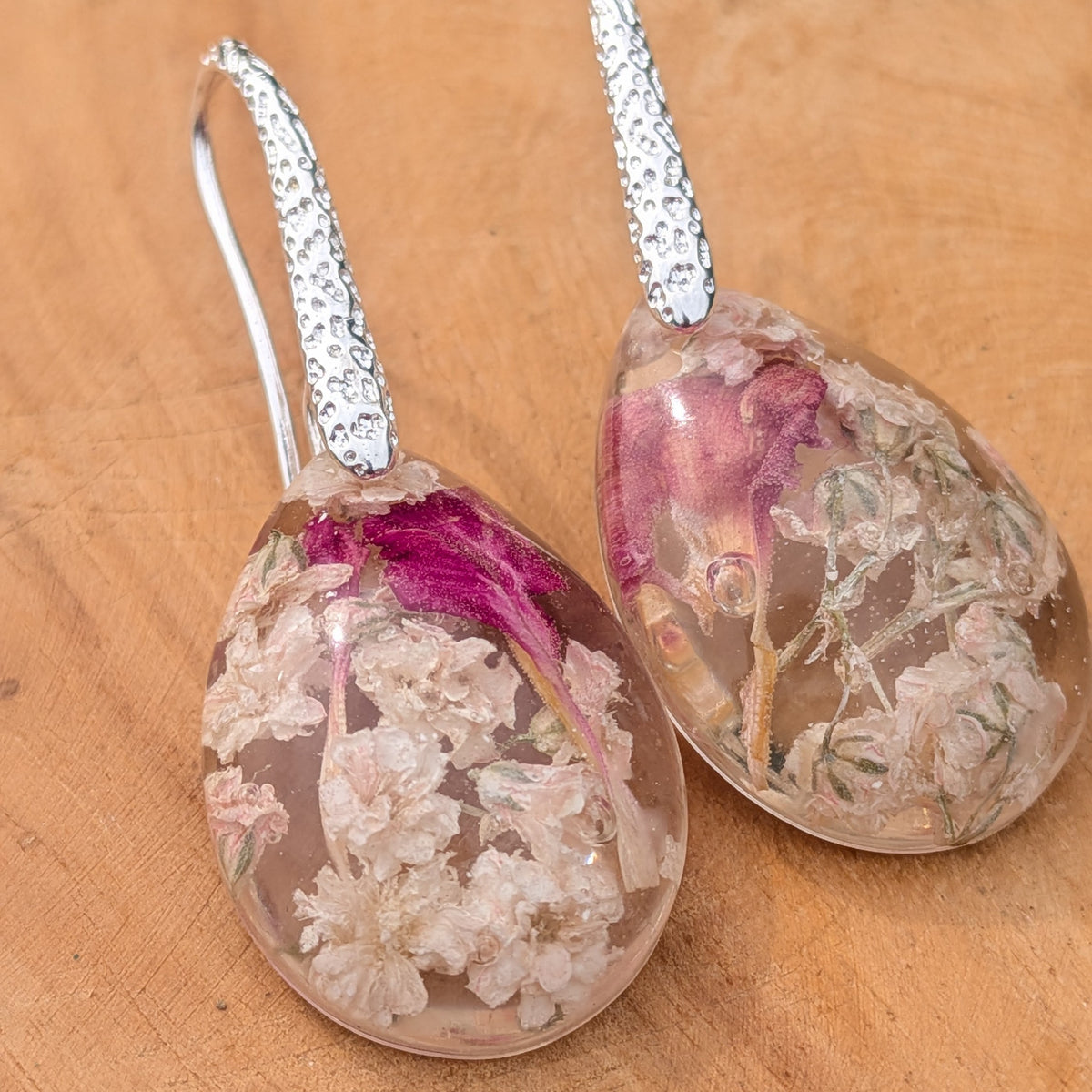 Handmade botanical resin earrings with real flowers – EL-Creations