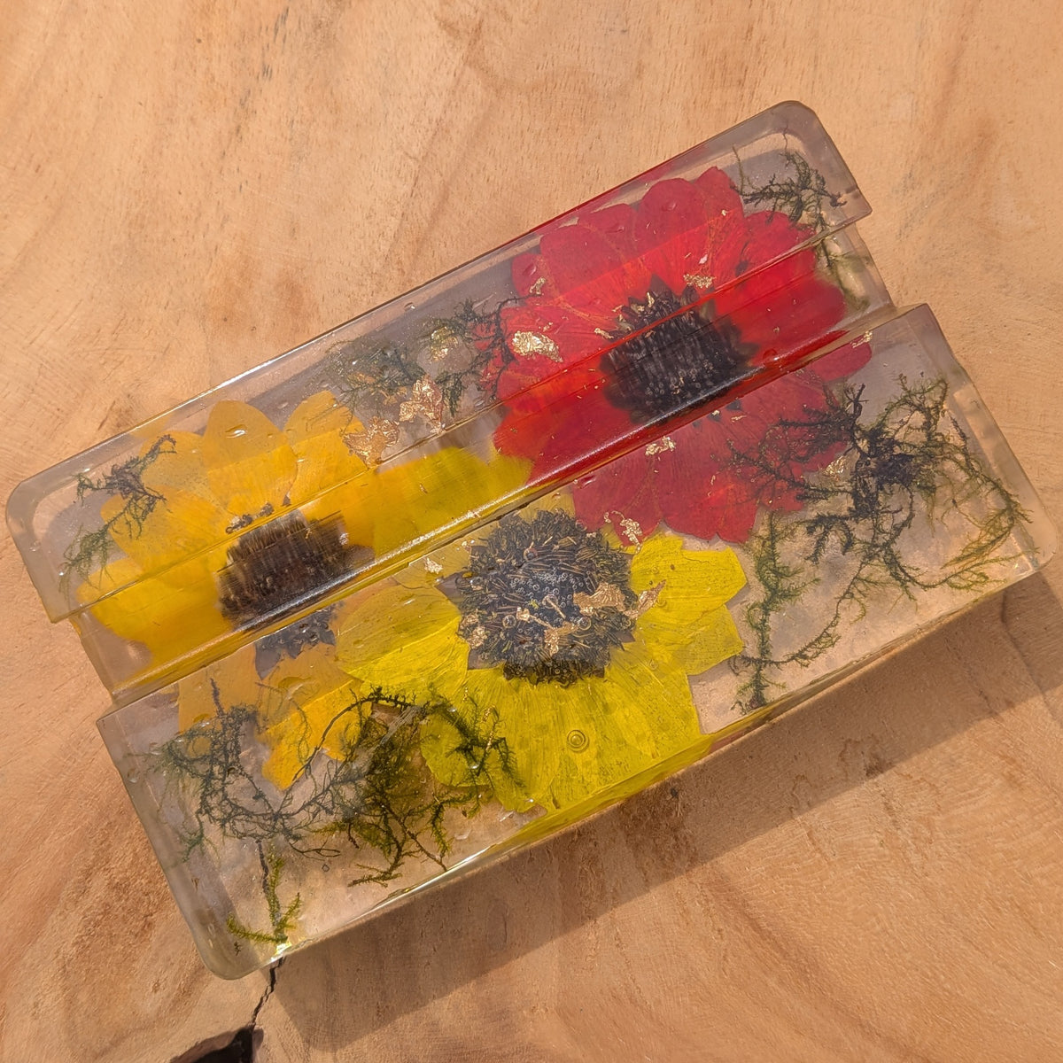 Sunflower resin phone stand with real dried flowers– EL-CreationS