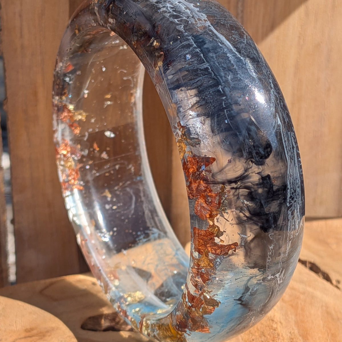 Wide slip-on resin bangle navy blue pigment swirls close-up showing unique pattern on driftwood – EL-Creations