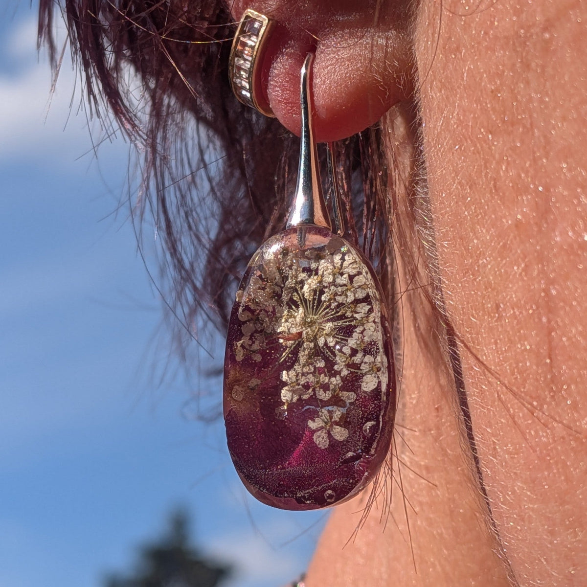 Burgundy resin drop earrings with real Queen Anne's lace and rose petals – EL-Creations
