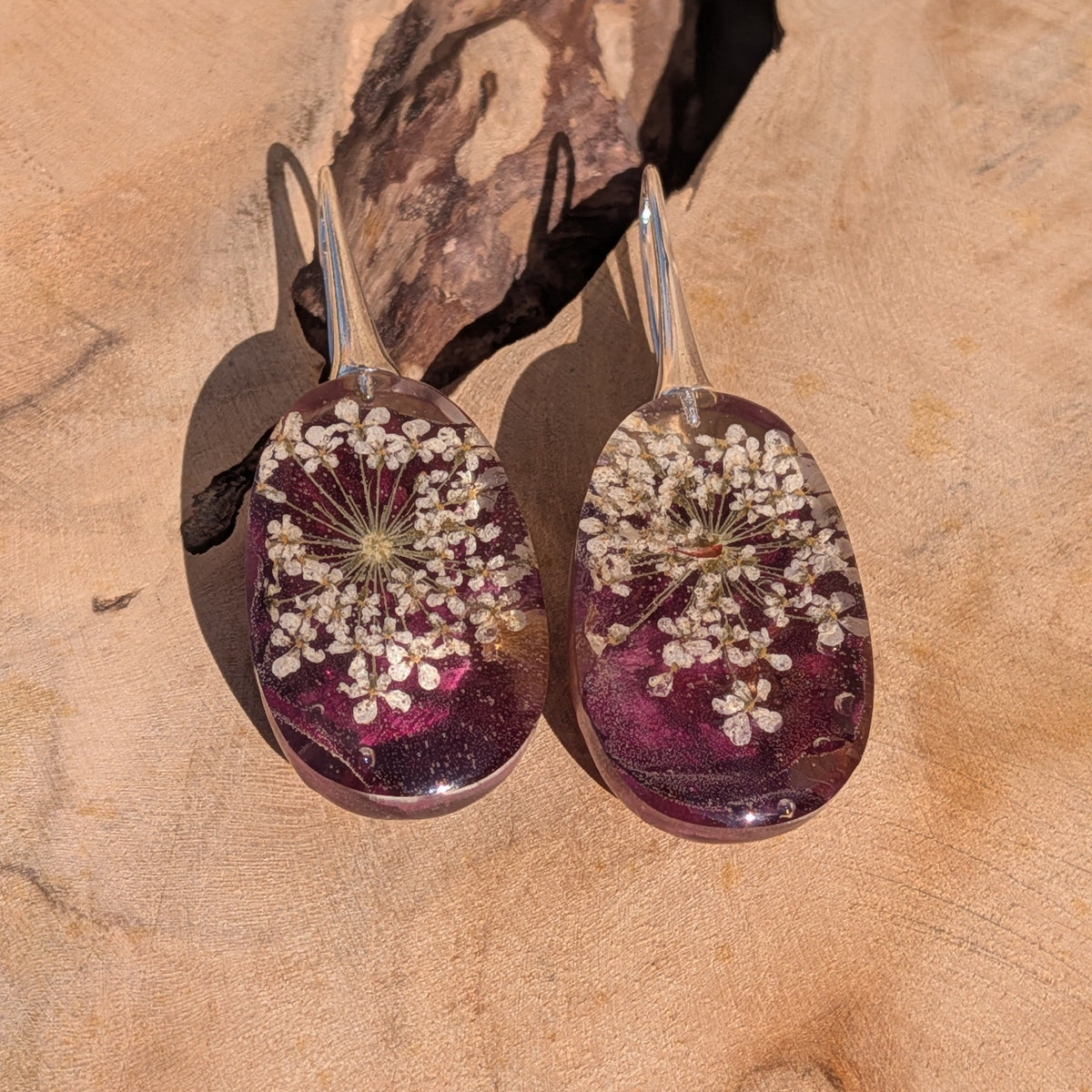Handmade pressed flower earrings with stainless steel hooks in natural setting – EL-Creations