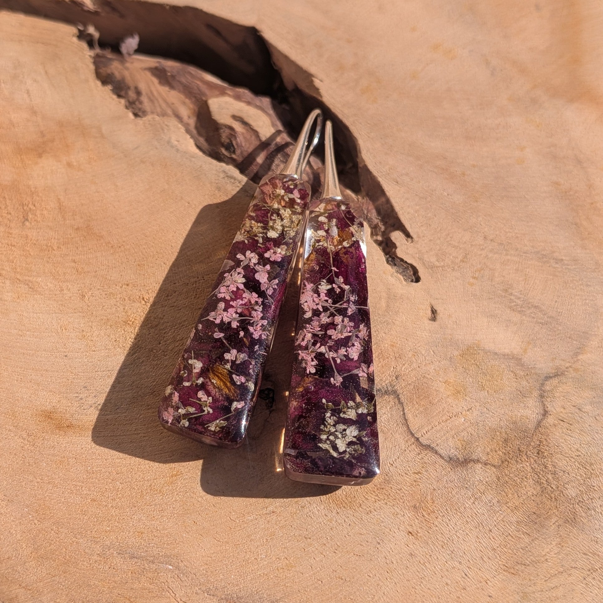 Deep purple resin rectangular earrings with rose petals and Queen Anne's Lace – side view – EL-Creations