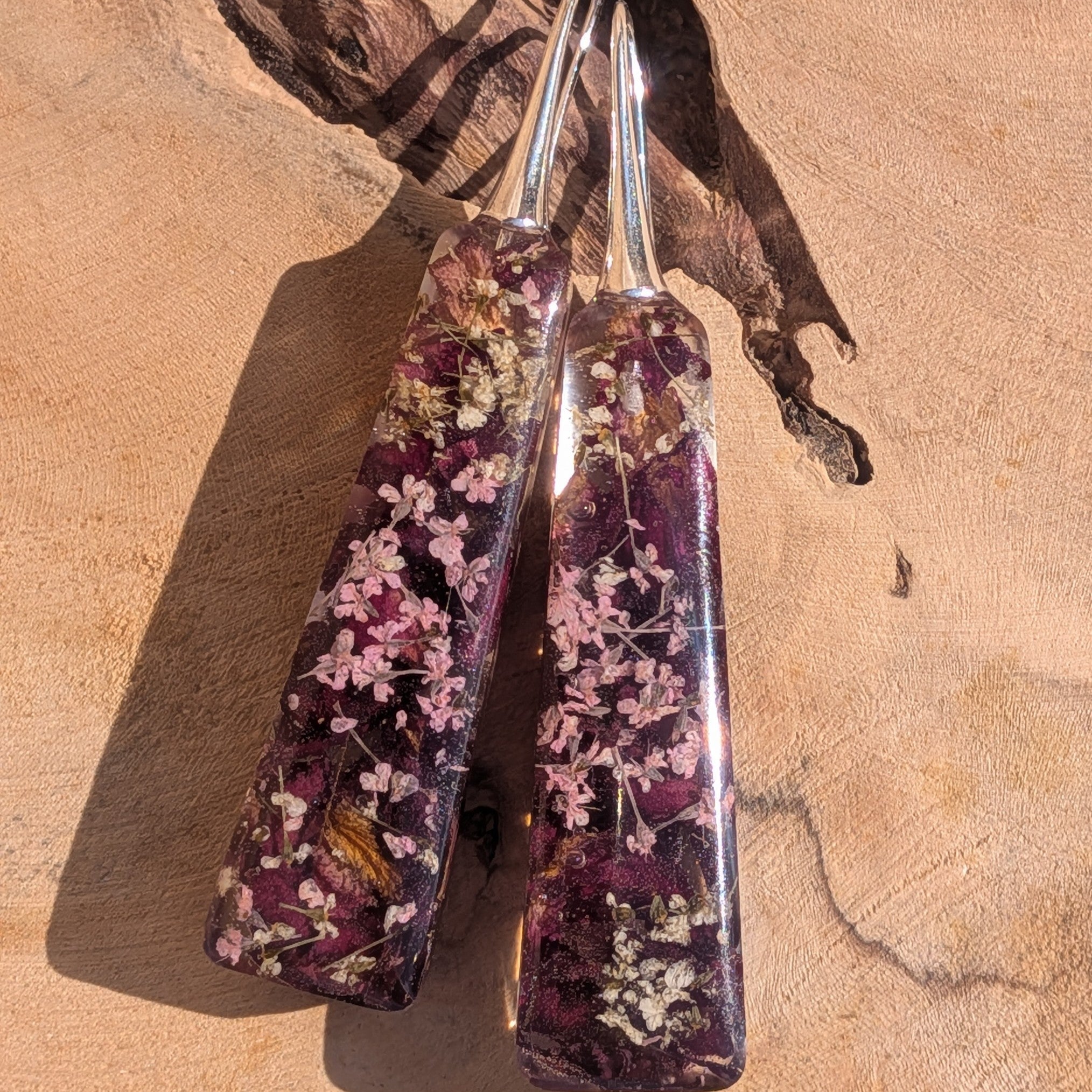 Botanical burgundy resin earrings with rose petals and Queen Anne's Lace – pair on wood – EL-Creations