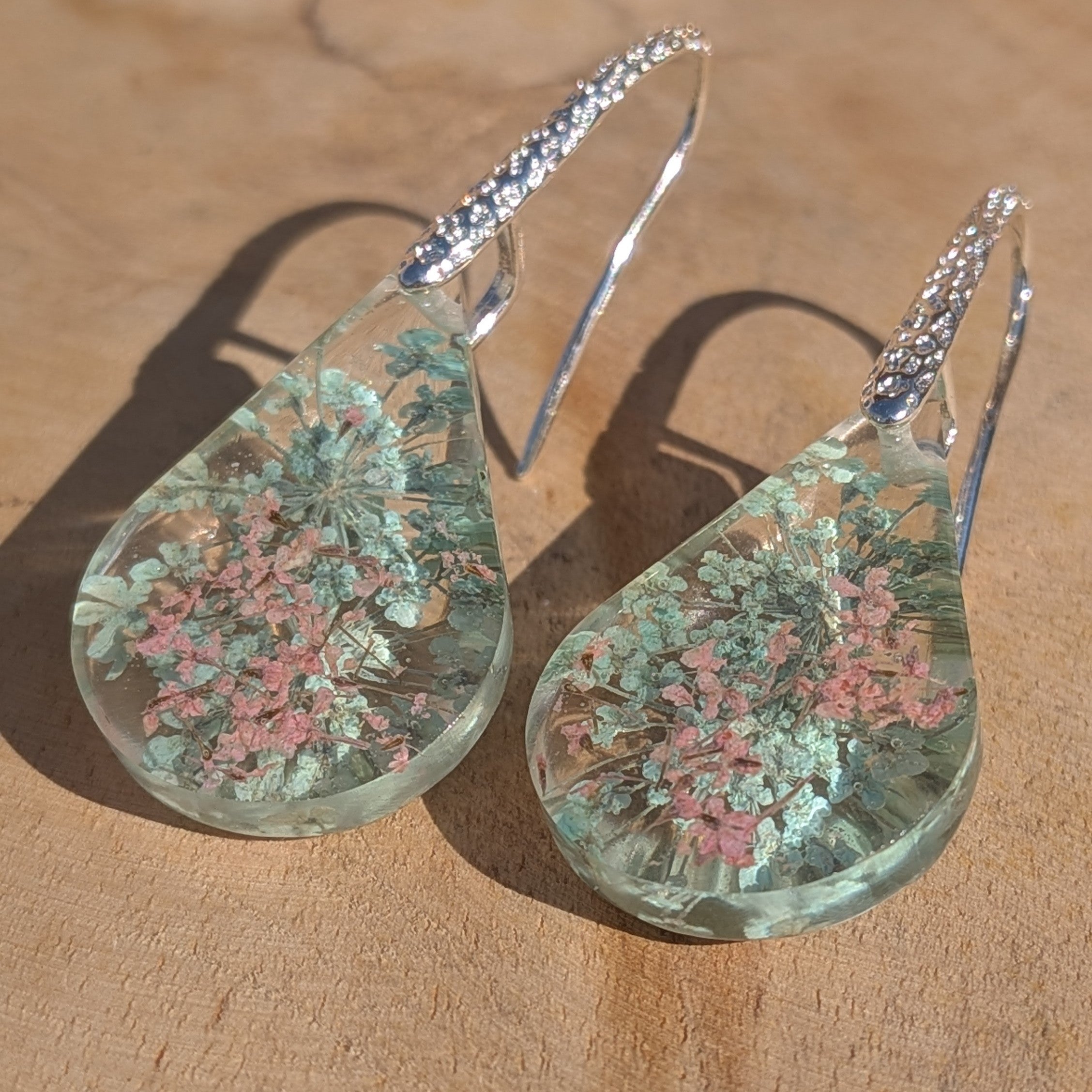 Queen Anne's Lace resin earrings silver hooks on stone warm light botanical detail – EL-Creations