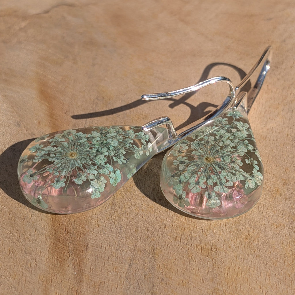 Queen Anne's Lace resin earrings pair on stone in natural light blush pink mint green detail – EL-Creations