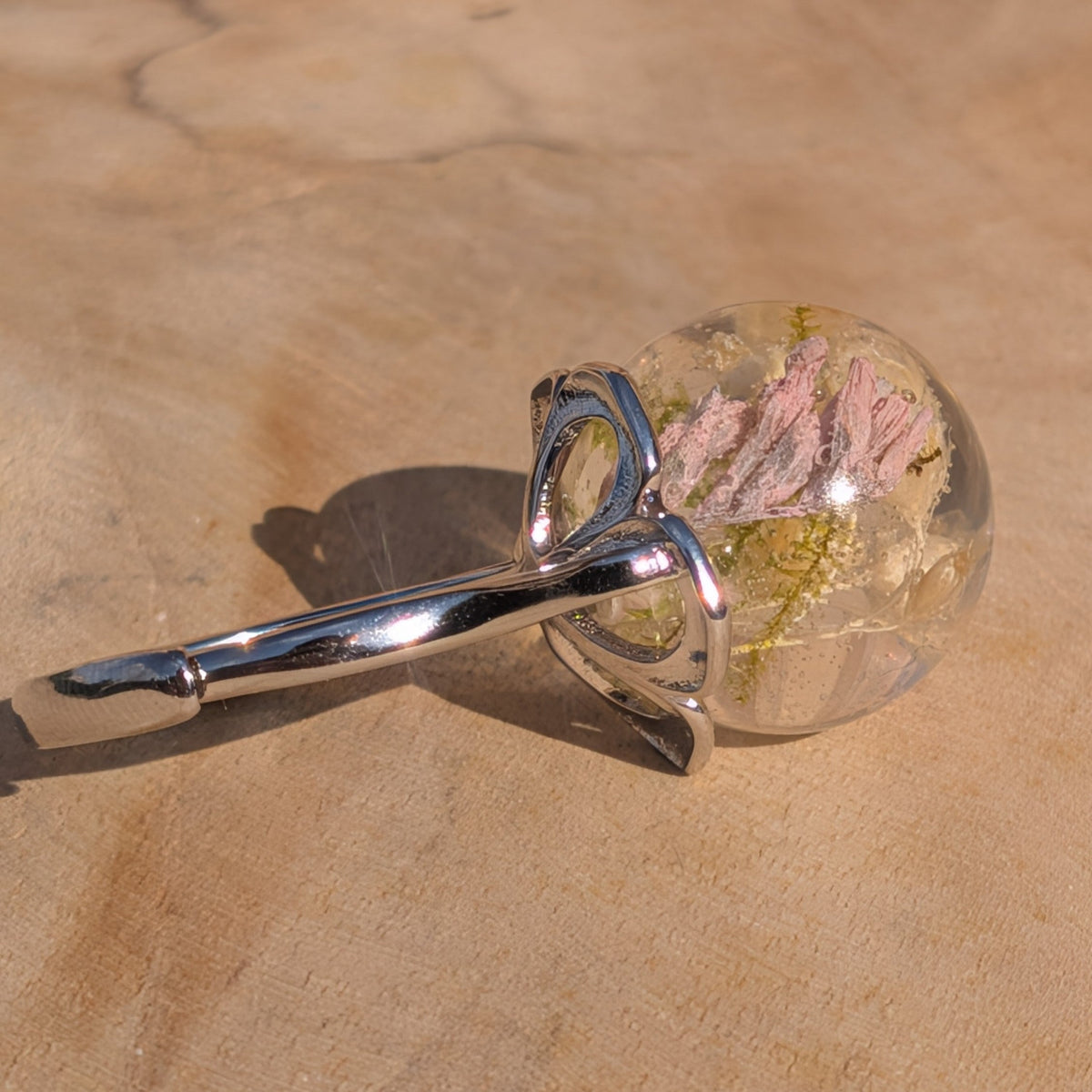 Nature-inspired adjustable ring with real dried flowers in resin – EL-Creations