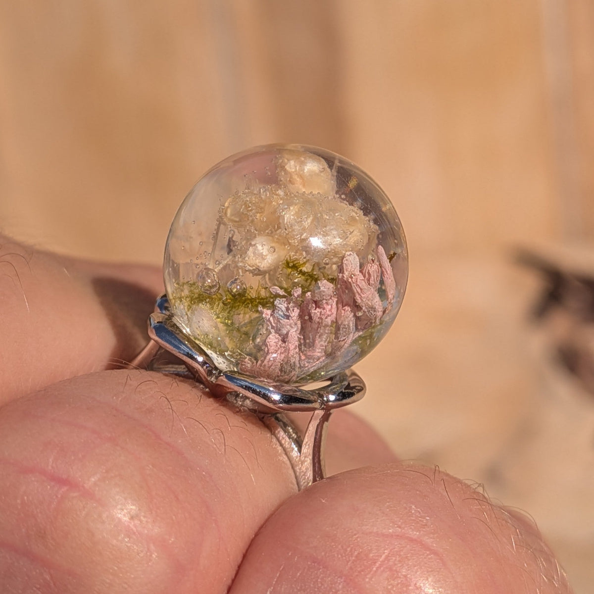 Adjustable botanical resin ring with pressed flowers in transparent sphere – EL-Creations