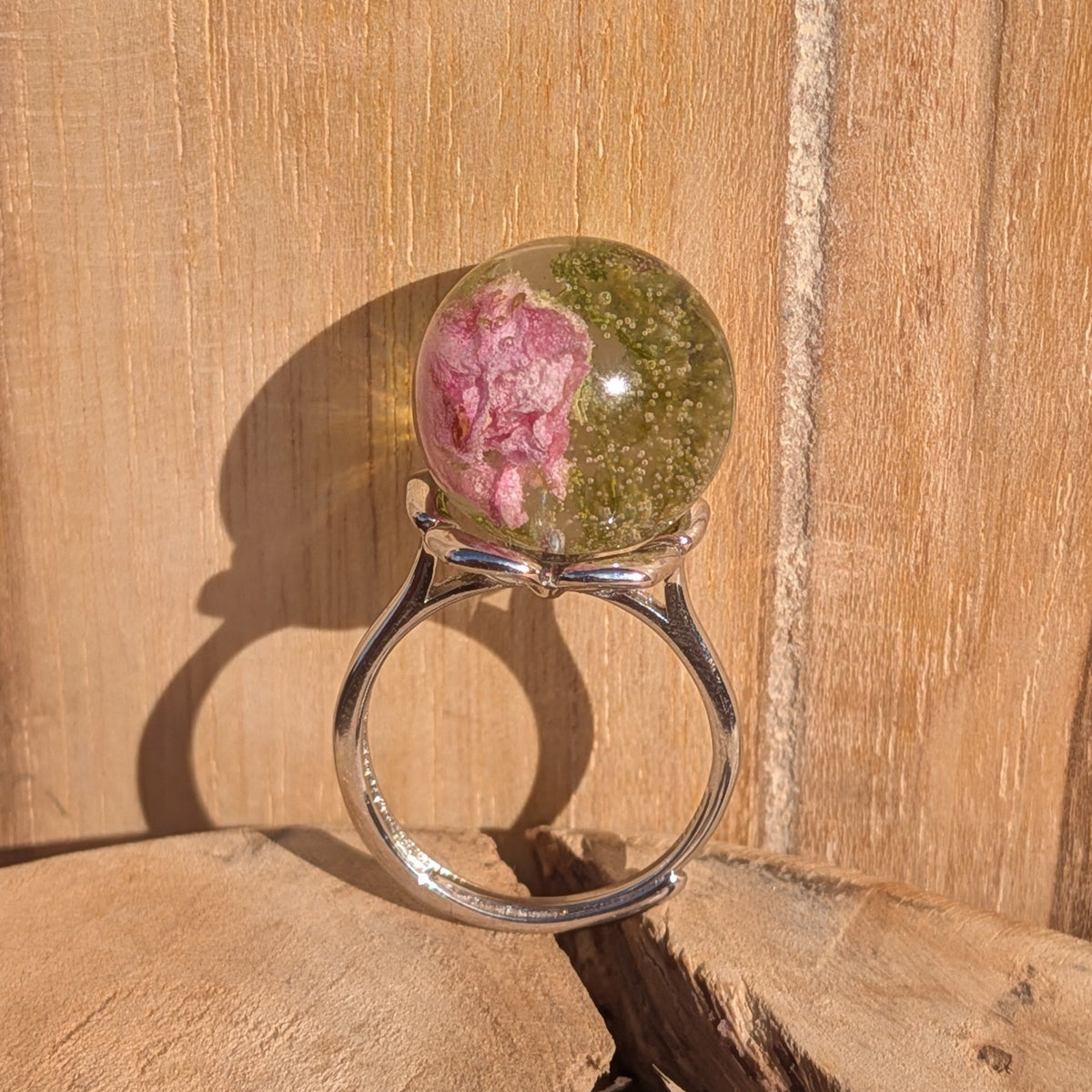 Botanical resin globe ring with real pressed rose and moss on hand – EL-Creations