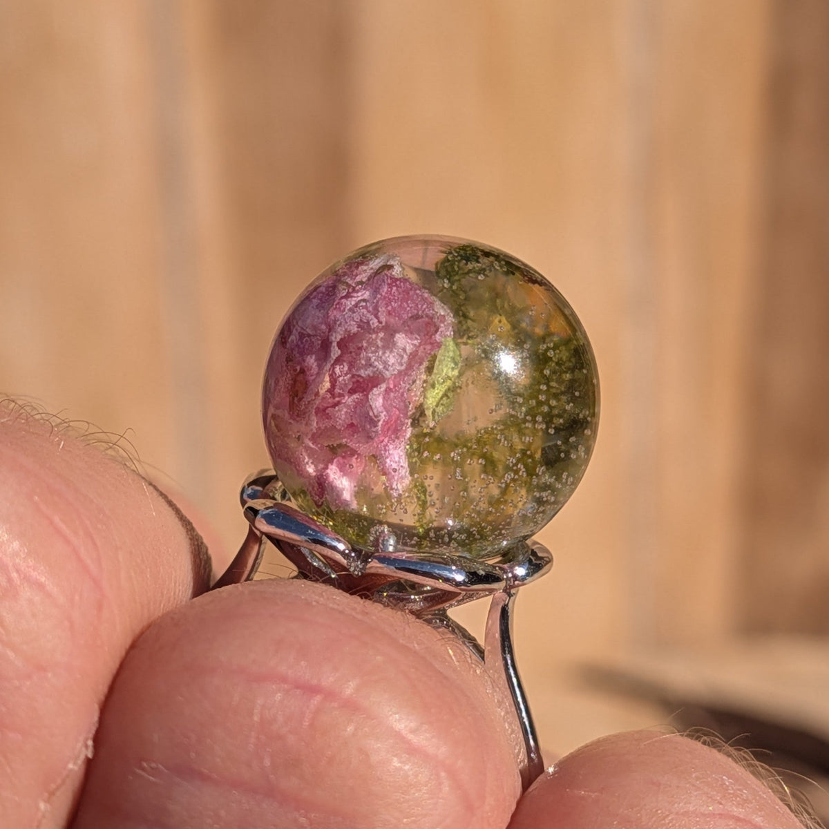 Nature-inspired resin globe ring with real mini rose and green moss – EL-Creations