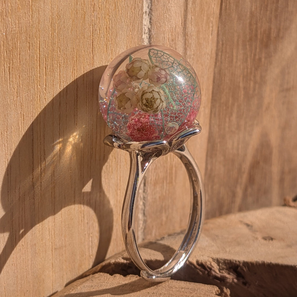 Adjustable silver resin ring with botanical inclusions – baby's breath and pink dried flower – EL-Creations
