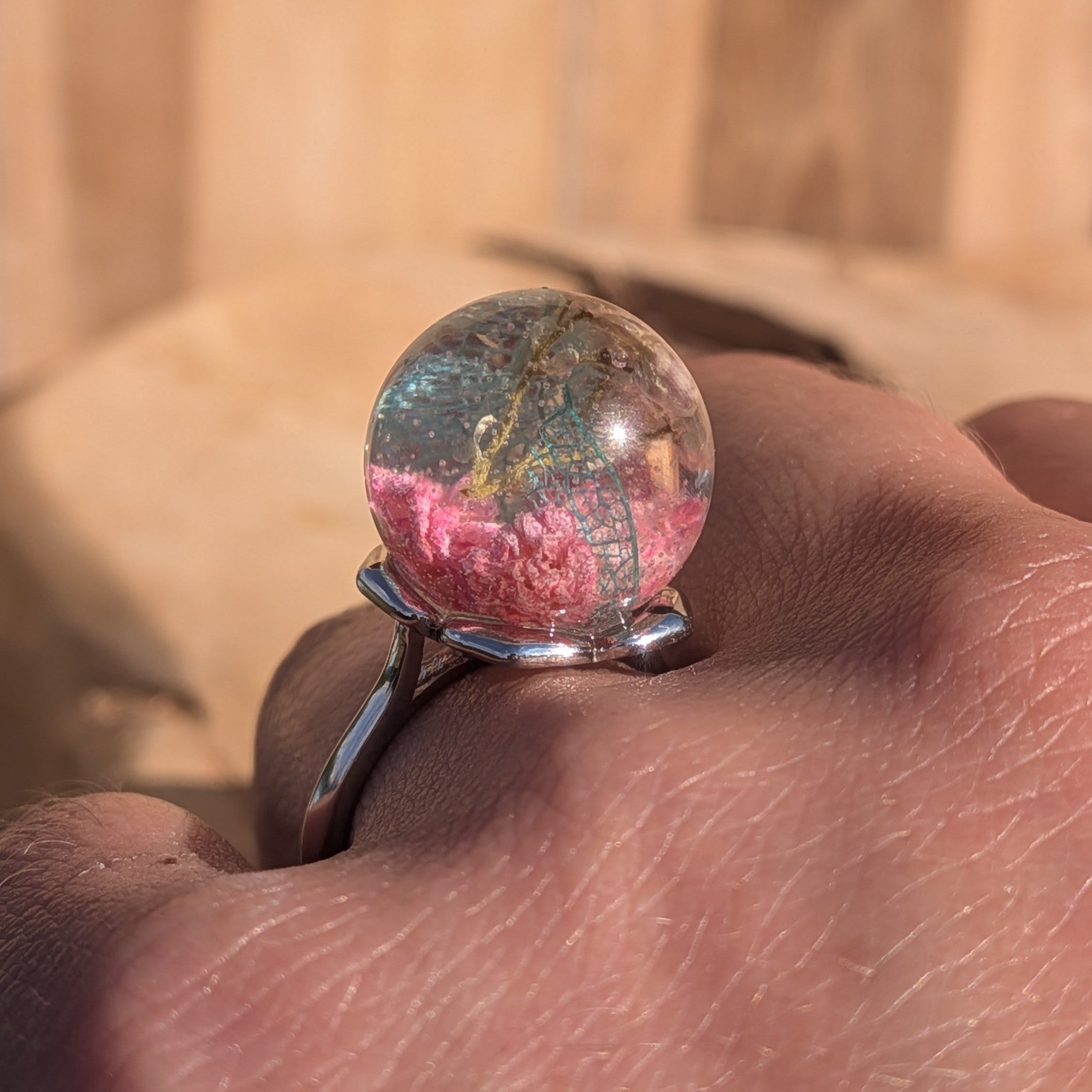 Handcrafted clear resin ring with real flowers – skeleton leaf and baby's breath – EL-Creations