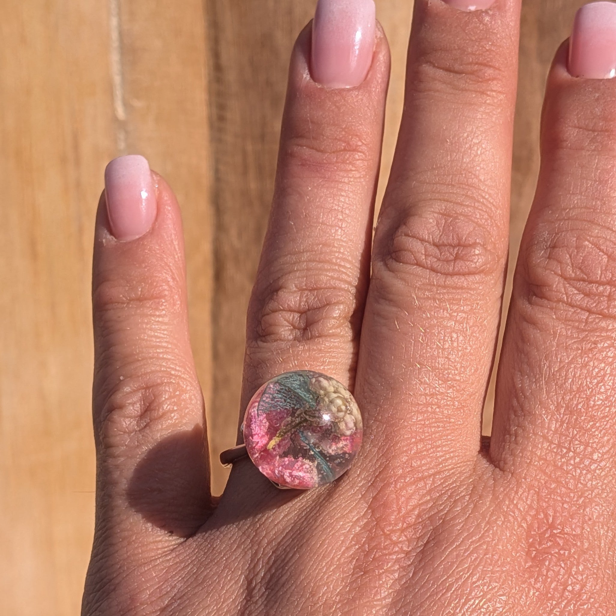 Resin globe ring with pressed baby's breath, teal skeleton leaf and wildflower – silver adjustable band – EL-Creations