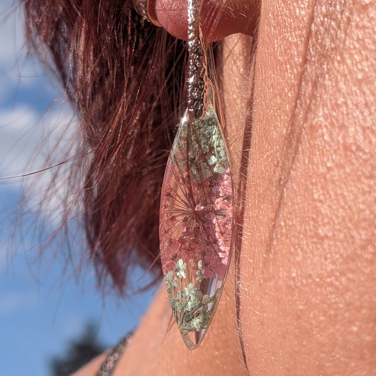 Handmade pressed flower resin earrings – pink Queen Anne's lace in leaf-shaped drops – EL-Creations