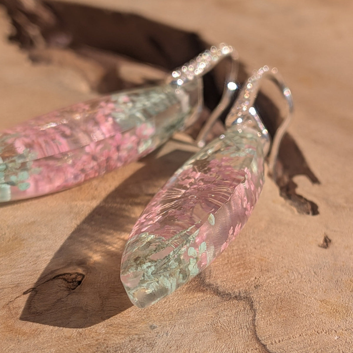 Clear resin drop earrings with real pink Queen Anne's lace and green moss – EL-Creations