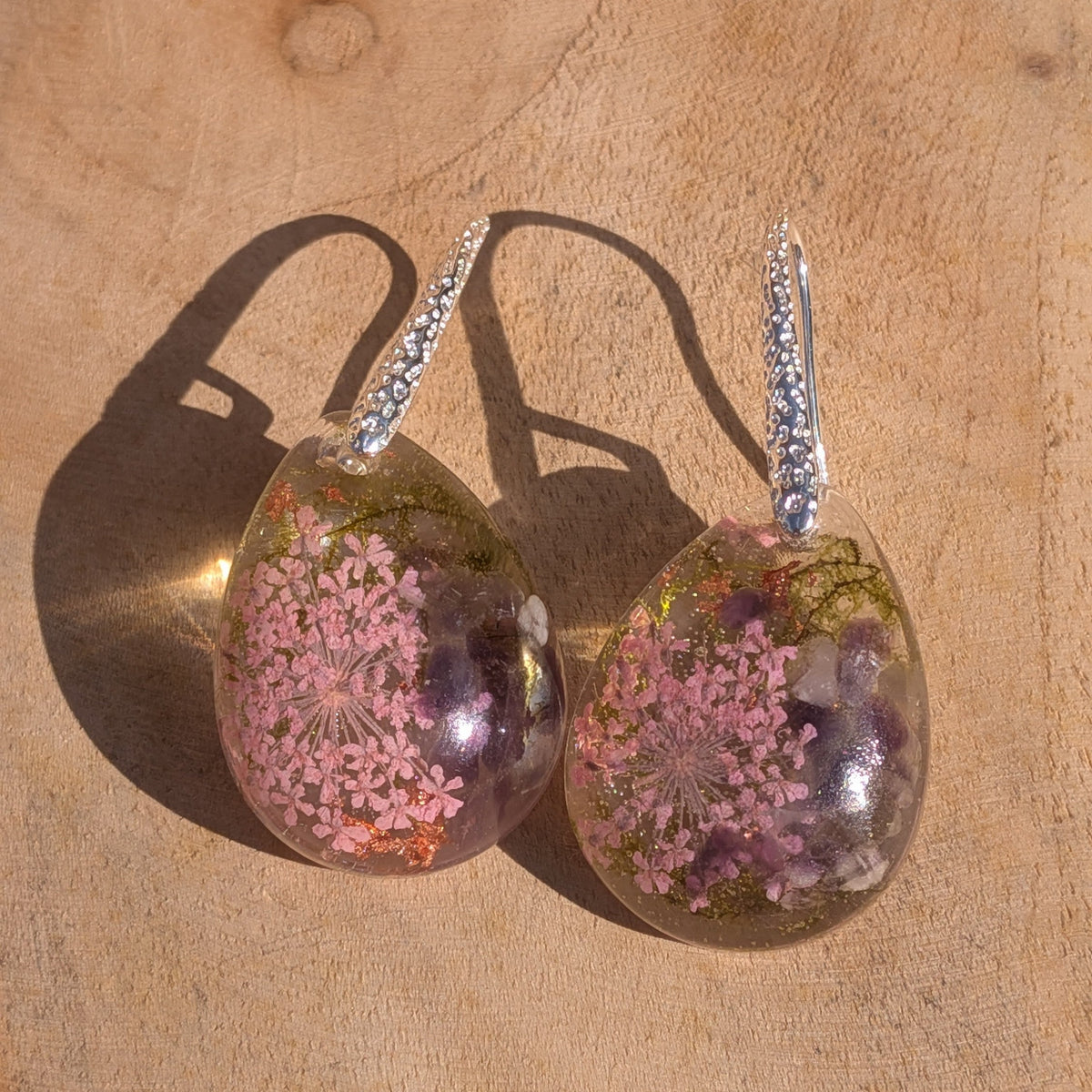 Resin earrings with real dried pink flowers, copper flakes and amethyst on crystal hooks – EL-Creations