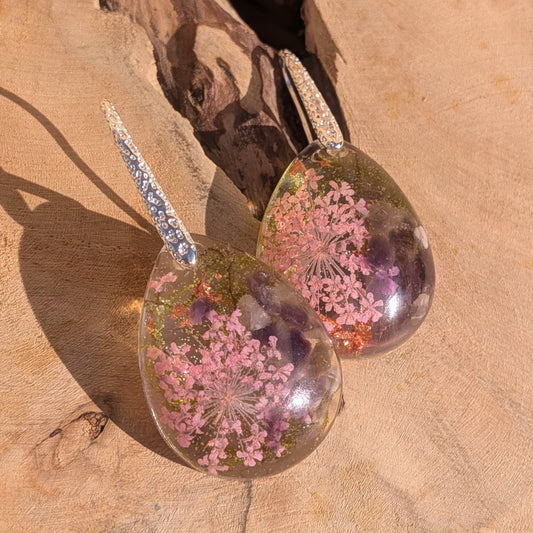 Botanical drop earrings on wooden surface – pink flower, amethyst and copper resin jewelry – EL-Creations