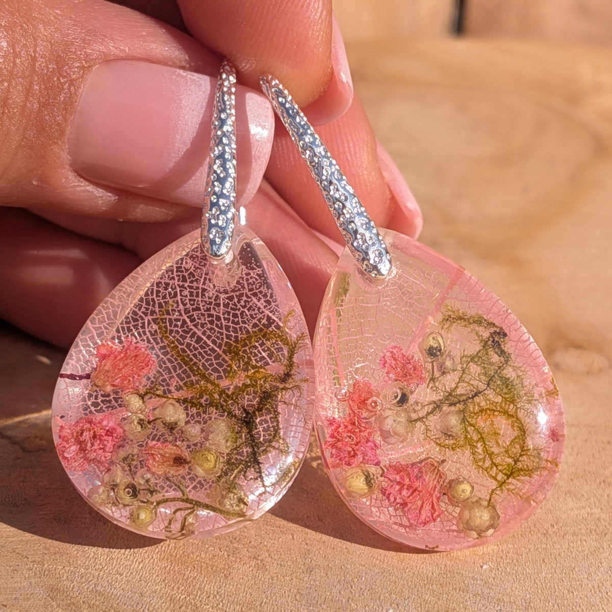Botanical resin earrings with pressed skeleton leaf and white baby’s breath in pink resin – EL-Creations