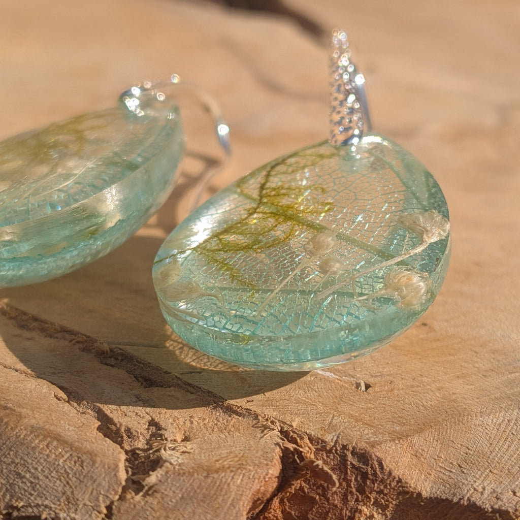 Skeleton leaf resin earrings macro close-up aqua resin lace texture moss and wildflowers detail – EL-Creations