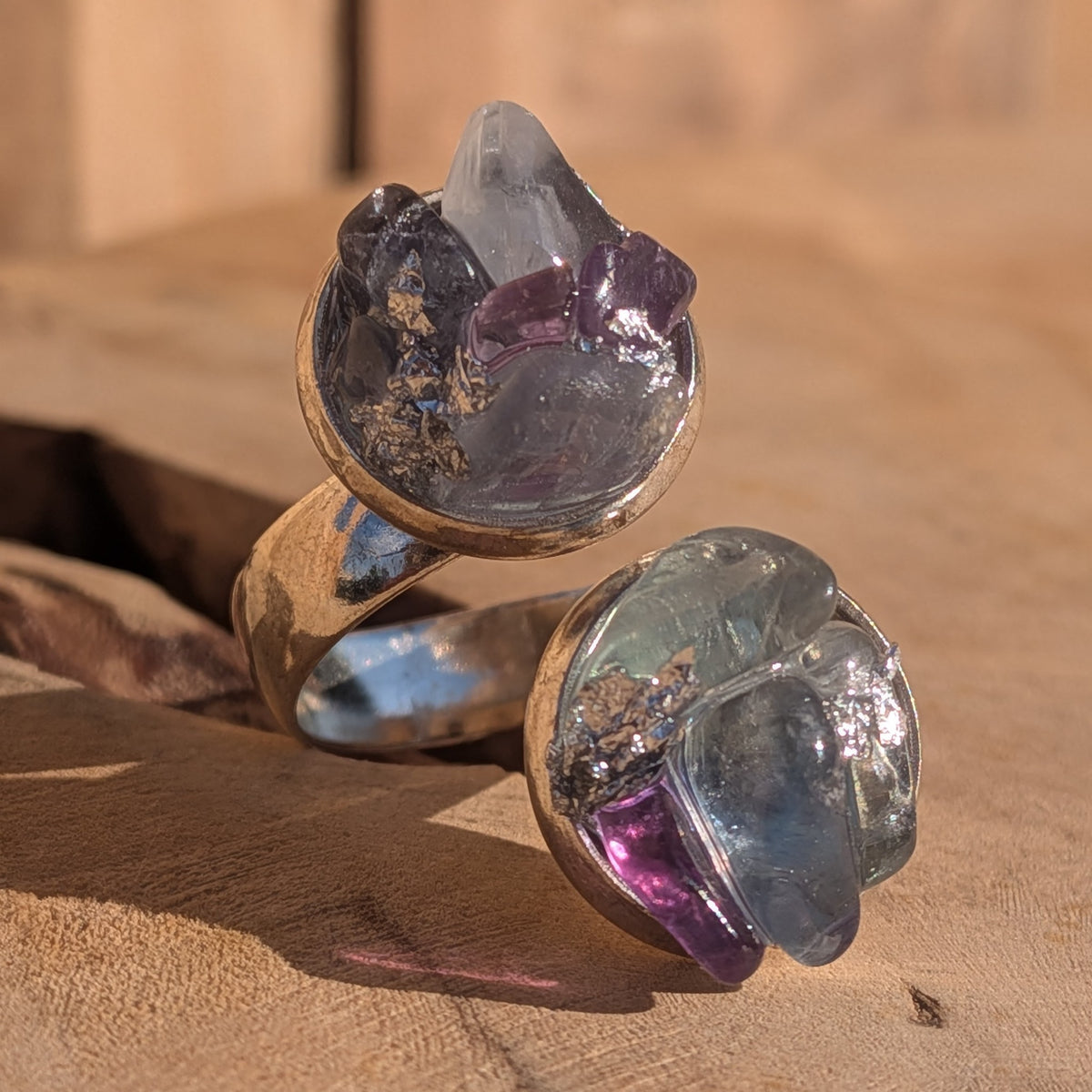 Purple and green fluorite double cluster ring with an adjustable silver-coloured alloy band, EL-Creations