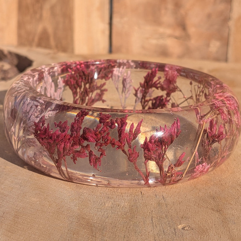 Handmade resin flower bangle – angled view showing flower placement inside clear resin – EL-Creations