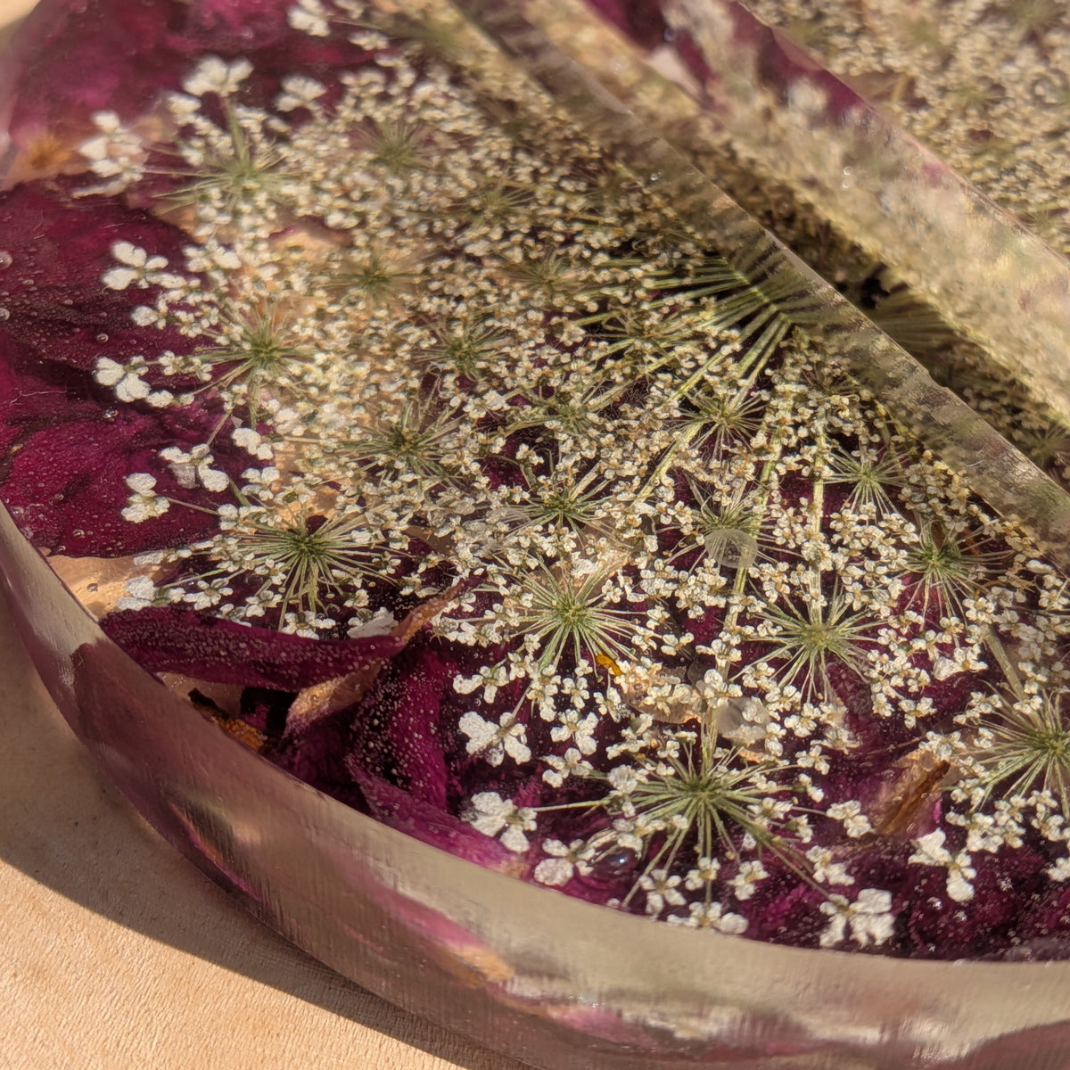 Botanical epoxy resin stand holding a smartphone upright - EL-Creations