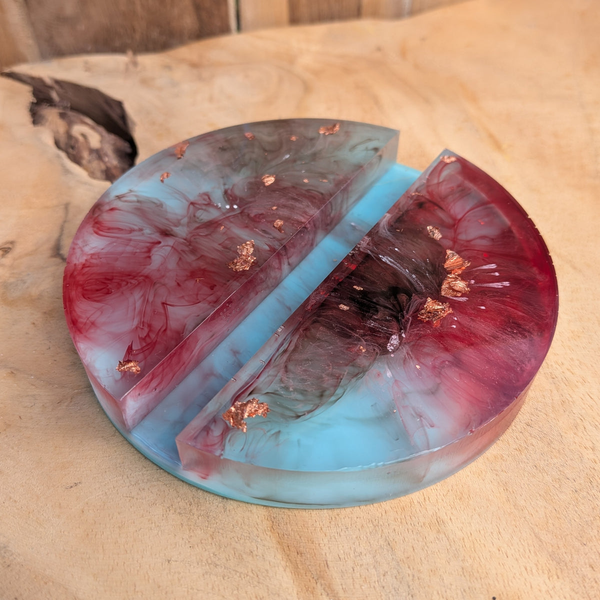Round epoxy resin phone holder with copper metallic flakes - EL-Creations