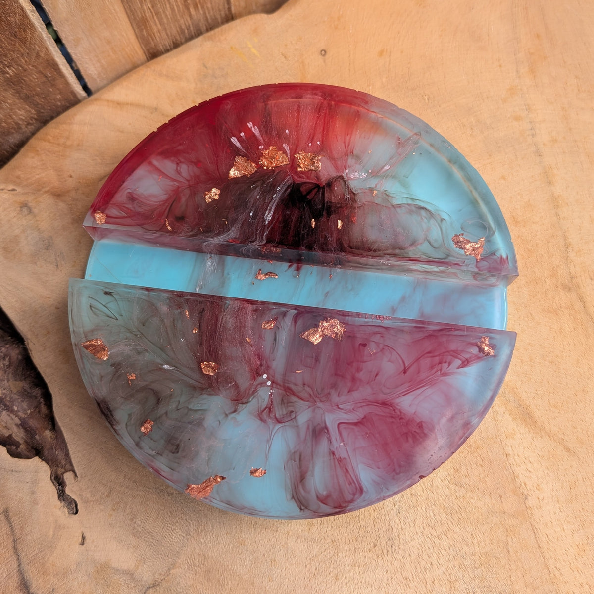 Top view of turquoise and wine red resin phone stand with central slot - EL-Creations
