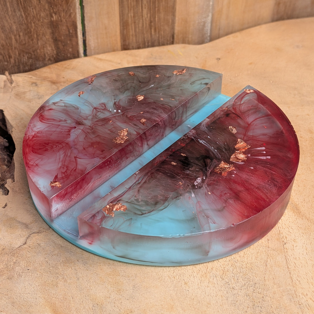 Glossy round resin phone holder with colourful marbled effect - EL-Creations
