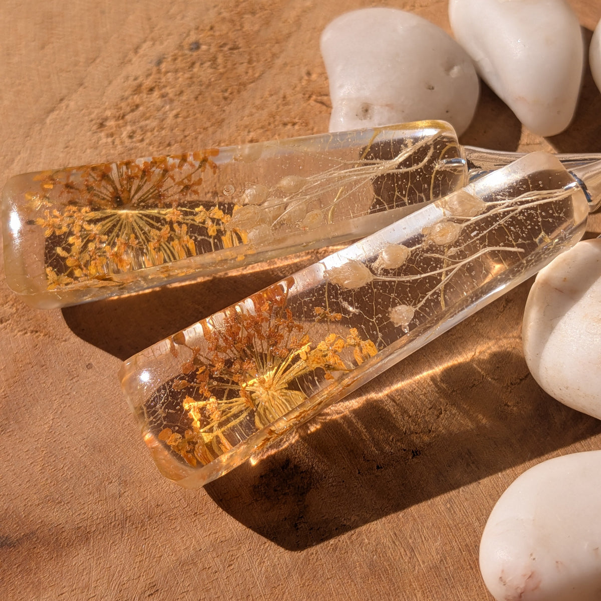 Queen Anne's lace, skeleton leaf and wildflowers preserved in glossy elongated resin earrings, EL-Creations