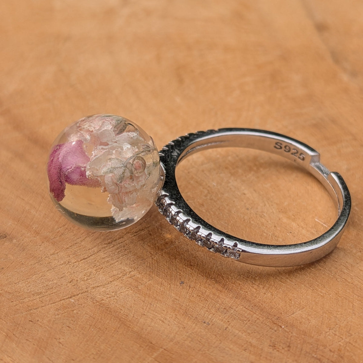 Minimalist baby's breath carnation resin sphere ring on sterling silver by EL-Creations