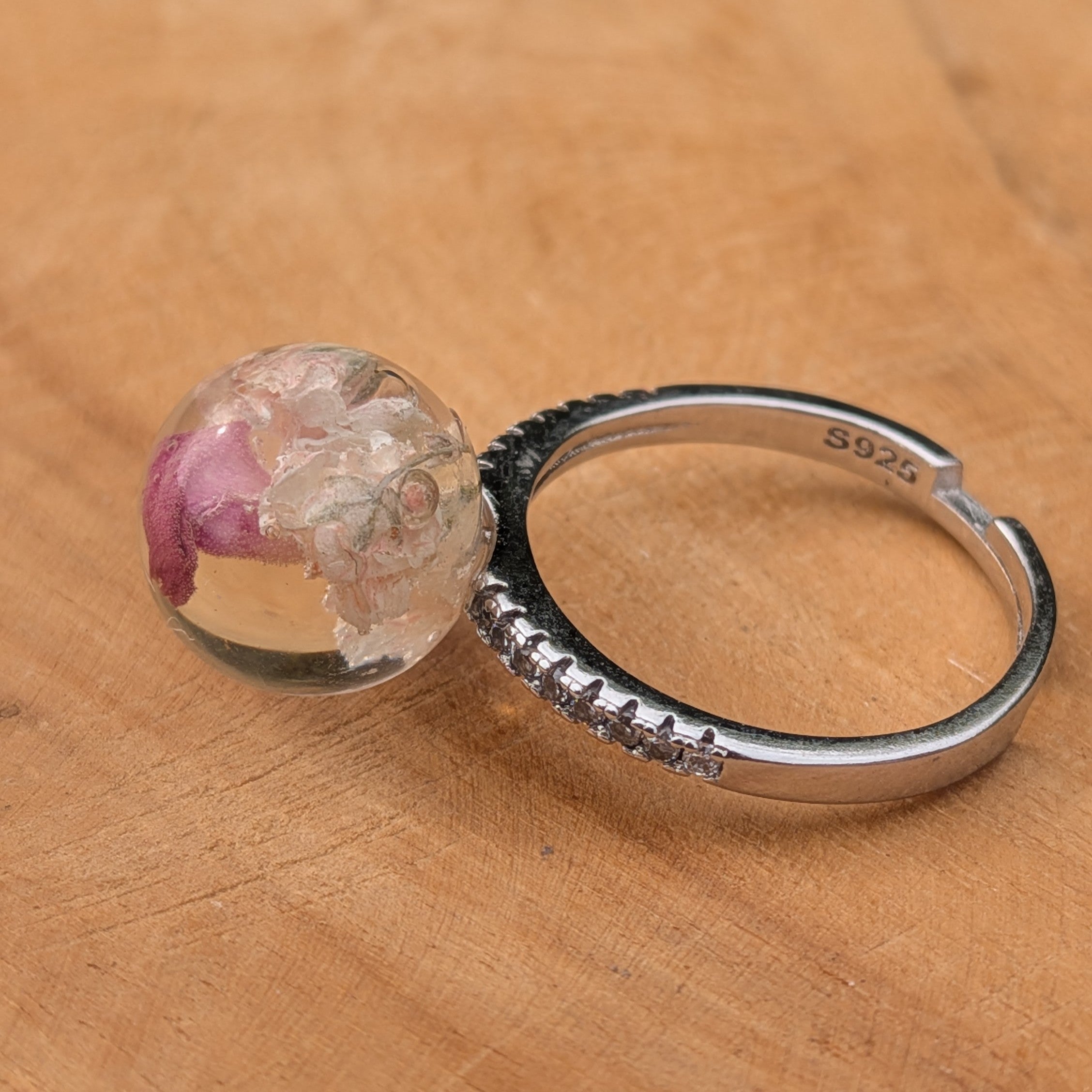 Minimalist baby's breath carnation resin sphere ring on sterling silver by EL-Creations