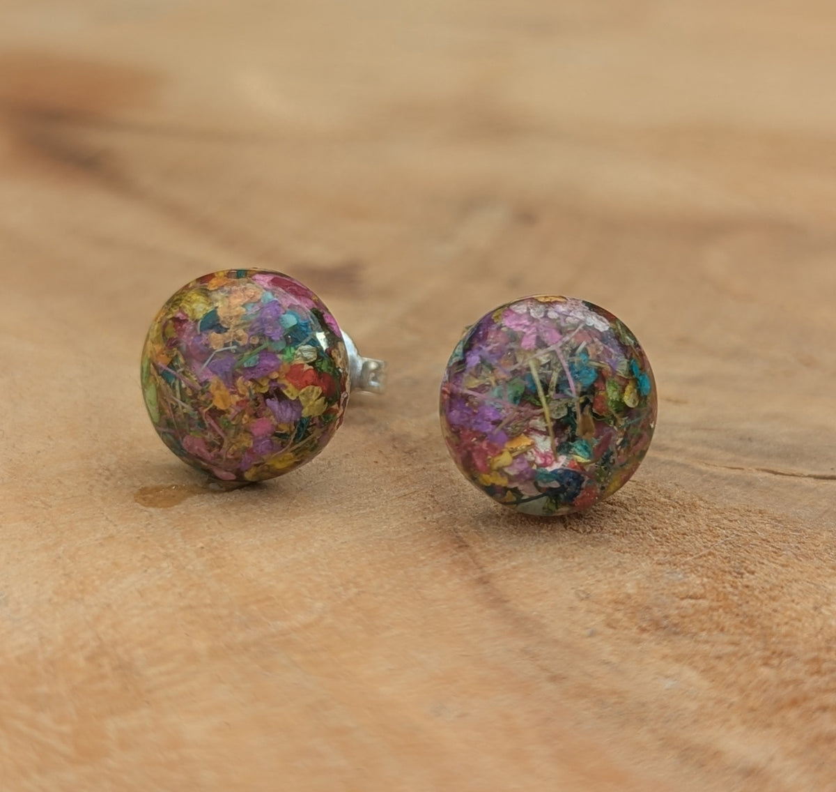 Multicolored real flower resin studs on wooden surface, minimalist everyday jewelry EL Creations