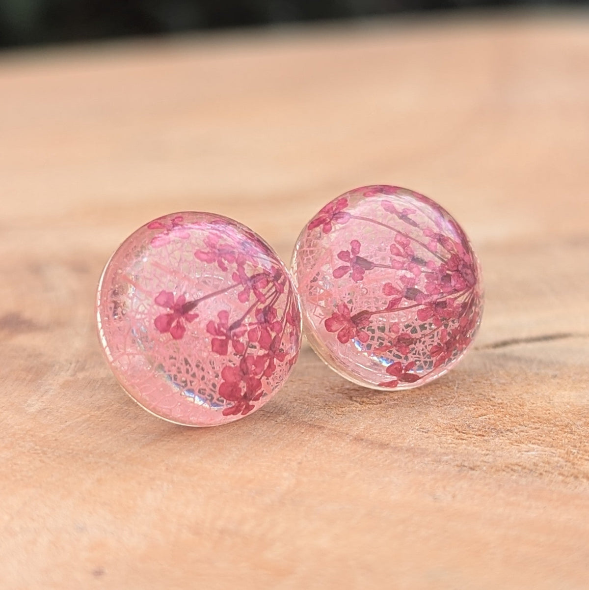 Handmade pink skeleton leaf resin stud earrings with real flowers, delicate botanical jewelry, EL Creations Belgium