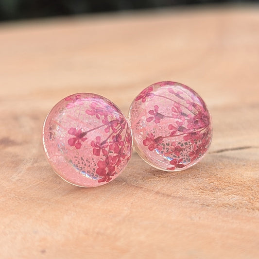 Handmade pink skeleton leaf resin stud earrings with real flowers, delicate botanical jewelry, EL Creations Belgium