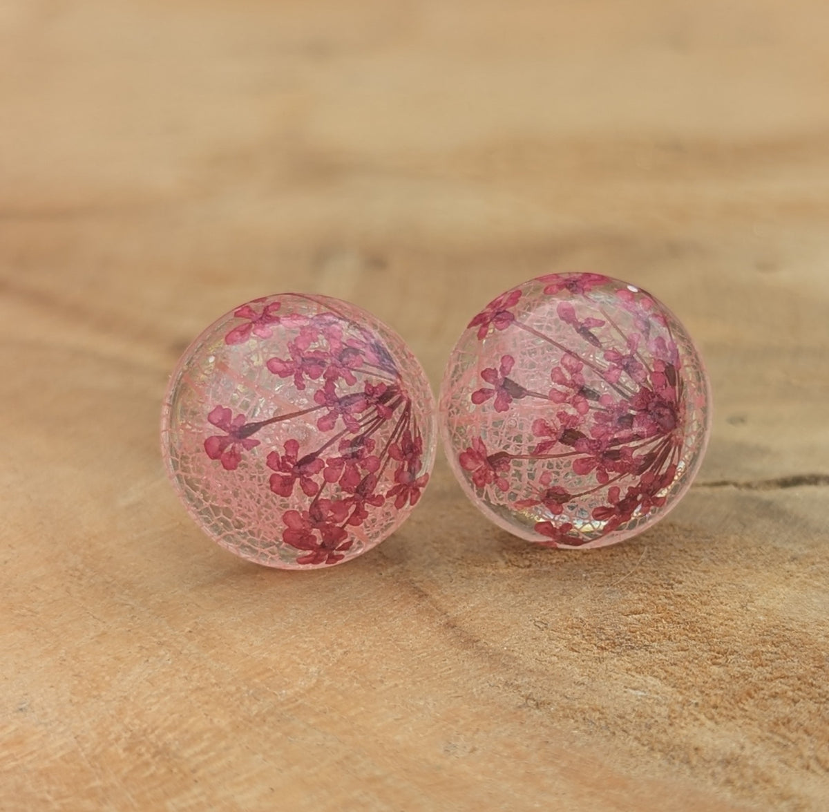 Pink skeleton leaf and flower resin studs top view, botanical jewelry handmade in Belgium